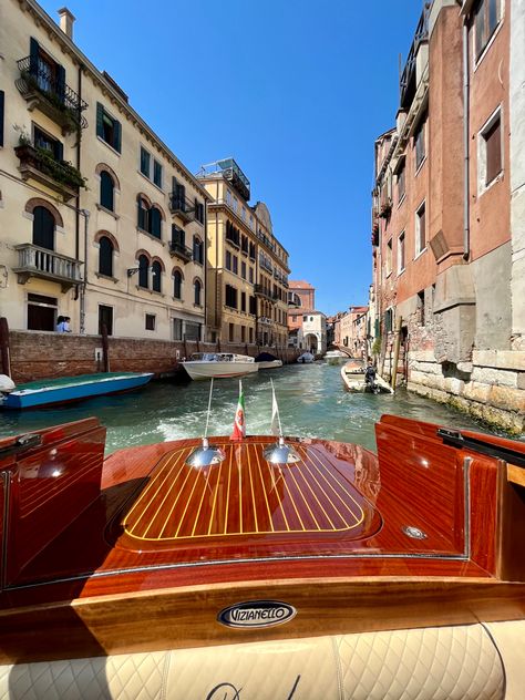 Water Taxi Venice, Venice Boat Ride, Italy Houses, Venice Boat, Aesthetic Core, Boat Day, Boats Luxury, Historical Architecture, Train Rides