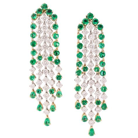 Emerald And Diamond Earrings, Emerald Diamond Earrings, Swirl Earrings, Diamond Jewelry Designs, Accessories Diy Jewelry, Emerald Earrings, Royal Jewelry, Diamond Drop Earrings, Emerald Jewelry