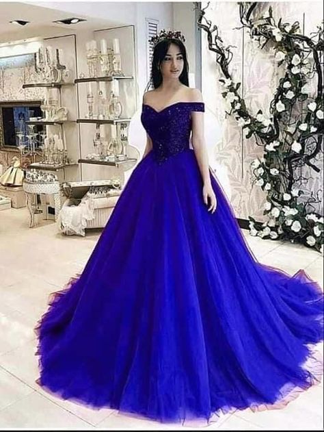 Quinceanera Dama Dresses, Royal Blue Ball Gown, Blue Wedding Dress Royal, Blue Wedding Gowns, Big Wedding Dresses, Wedding Lehenga Designs, Western Wedding Dresses, Quinceanera Dresses Blue, Reception Gown