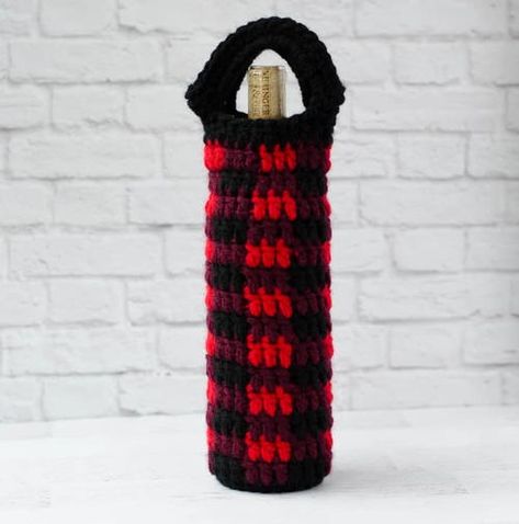 Buffalo Plaid Wine Cozy Crochet Buffalo, Wine Cozy, Crochet Wine, Crochet Conversion Chart, Plaid Crochet, Fast Crochet, Cozy Pattern, Crochet Lovey, Buffalo Plaid Pattern