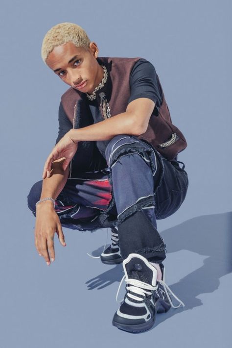 Tesla Wallpaper, Pose Mannequin, Male Pose Reference, Male Models Poses, Photographie Portrait Inspiration, People Poses, Jaden Smith, Anatomy Poses, Body Reference Poses