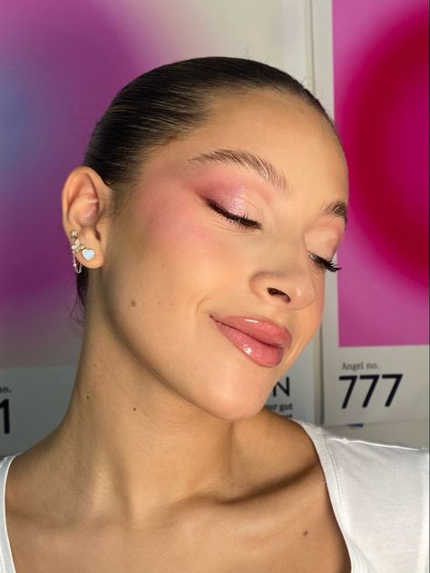 Ballet core makeup, pink makeup, girly makeup, maquillaje rosado, Tutorial de maquillaje Ballet Class Makeup, Ballet Core Makeup, Dancer Makeup, Ballet Academia, Ballet Makeup, Ballerina Makeup, Inspo Makeup, Ballet Core, Make Up Inspo