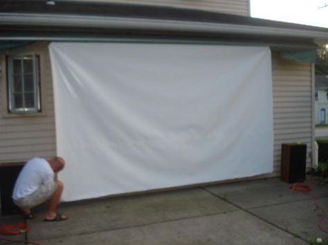 Tips on setting up backyard movie Diy Backyard Movie Screen, Backyard Movie Screen, Diy Backyard Movie, Diy Outdoor Movie Screen, Backyard Movie Theaters, Popcorn Stand, Outdoor Movie Theater, Diy Daybed, Outdoor Movie Screen