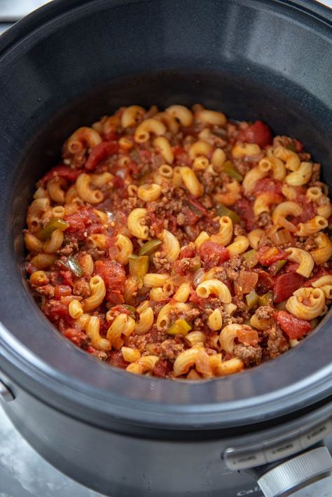 Slow Cooker Goulash Slow Cooker Goulash Recipes, Slow Cooker Goulash, Goulash Slow Cooker, Crockpot Goulash Recipe, Crockpot Goulash, Easy Goulash Recipes, Slow Cooker Ground Beef, Goulash Recipe, Slow Cooker Recipes Beef