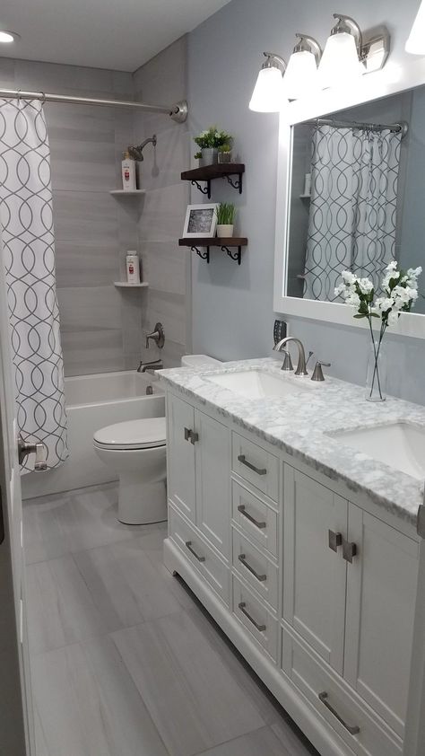 Grey Bathroom Floor, Gray Bathroom Walls, Small Space Bathroom Design, Grey And White Bathroom, Small Full Bathroom, Ideas Bathroom Decor, Full Bathroom Remodel, Organization Bathroom, Wallpaper Bathroom