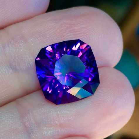 Fine Uruguayan Amethyst Showing Blue, Purple, Red Flashes and Violet. Purple Gemstones, Blue Amethyst, Gemstone Art, Purple Gems, Crystal Goddess, Gem Diamonds, Faceted Gems, Rare Stone, Mineral Stone