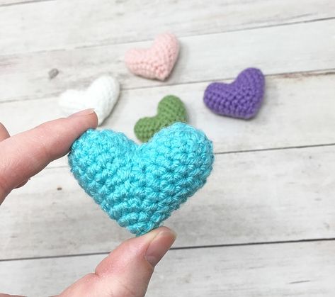 Mini Amigurumi Heart Pattern - Grace and Yarn Grace And Yarn, Heart Amigurumi, Crochet Hearts, Mini Amigurumi, Heart Crochet, Crochet Heart Pattern, Valentines Patterns, Pola Amigurumi, Valentines Crochet