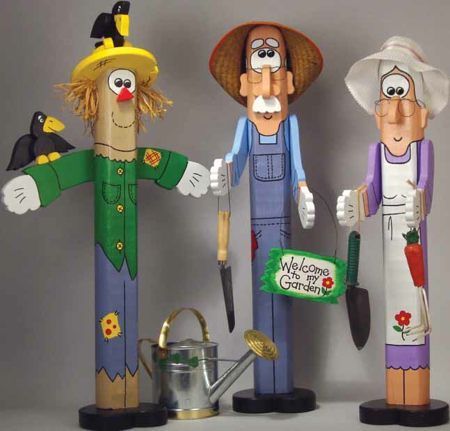 Two friendly gardeners and a scarecrow provide character to any garden. Made from 4 inch diameter landscape posts and scraps of 3/4 inch pine. Optional hats and garden tools can be added if desired. ... Woodworking Plans Patterns, Woodworking Power Tools, Wood Crafting Tools, Woodworking Patterns, Learn Woodworking, Popular Woodworking, Diy Holz, Woodworking Plan, Woodworking Jigs