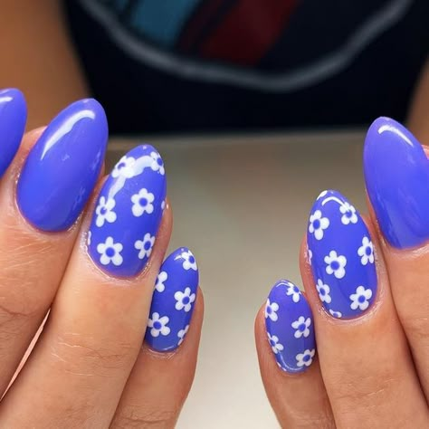 Blair Price on Instagram: "💜💜 .⁣ .⁣ .⁣ #structuredgelnails #gelpolish #handpainted #summernails #handpaintedart #handpaintednails #nailart #nailartist #luminary #nailinspo #nailedit #nailsofinstagram #nailsoftheday #nailday #nailtech #idahofallsnailtech" August Nails Ideas 2024, August Nails Ideas, Rodeo Nails, Teen Nails, August Nails, 2024 Nails, Spring Acrylic Nails, Floral Nail, Summery Nails