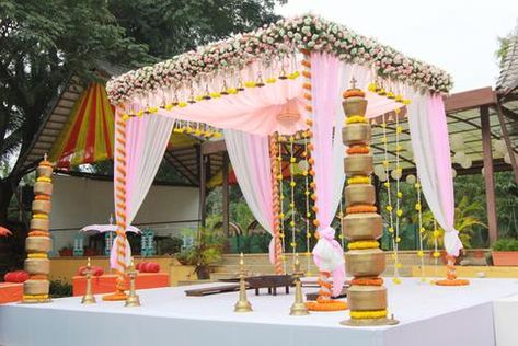 Mandap Decoration Ideas, Wedding Decorations Diy Centerpiece, Mandap Decoration, Indian Wedding Stage, Engagement Stage Decoration, Mandap Design, Wedding Hall Decorations, Destination Wedding Decor, Wedding Background Decoration