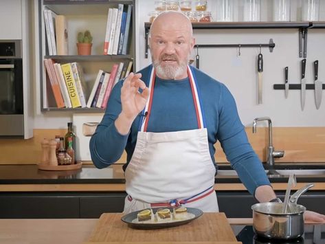 Il est parfois être difficile de savoir comment bien préserver le poisson lorsqu’il est cuit à la poêle. Comme à son habitude, le chef Philippe Etchebest regorge d’astuces pour une cuisson parfaite. Beignets, Fruit Desserts, Chef, Dessert, Fruit, Canning