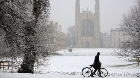 The city of Cambridge blanketed in snow. A man wheels a bicycle past Kings College in Cambridge Dark Academia Winter Aesthetic, Christmas Academia, Winter Academia, Kings College, Uk Weather, King's College, Phone 7, Winter Scenery, Dark Academia Aesthetic