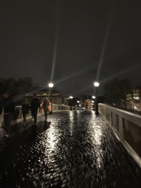 Rome In The Rain, Rome Dark Aesthetic, Late Night Rain Aesthetic, Late Night Rain, Rainy Vibes, Romanticing Life, Rome At Night, Traveling Aesthetic, Italy Vibes