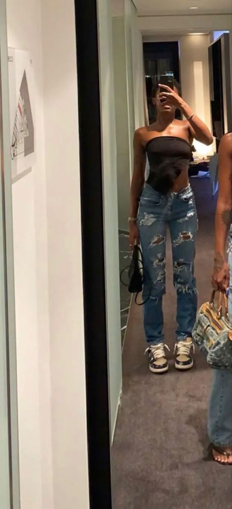 Travis Scott Shoes Outfit Women, Travis Scott Outfits Ideas Women, Travis Scott Shoes Outfit, Travis Scott Outfits, Travis Scott Shoes, Dunks Outfit, Classy Summer Outfits, Streetwear Girl, Shoes Outfit