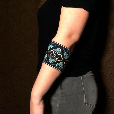 Traditional Tattoo Wrist, Wrist Band Tattoo, Cuff Tattoo, Forearm Band Tattoos, Band Tattoos, Armband Tattoo Design, Arm Band Tattoo, Tattoo Bracelet, Maori Tattoo