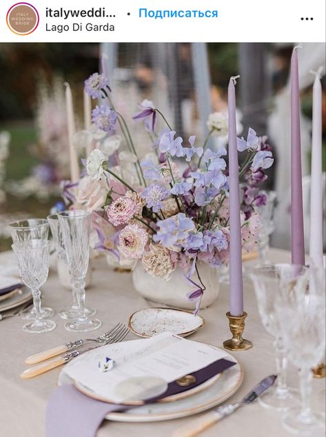 Lilac And Blush Wedding, Bridgerton Garden Party, Bridgerton Garden, Purple Table Settings, Summer Picnic Party, Purple Wedding Tables, Lila Party, Lavender Wedding Theme, Blush Wedding Theme