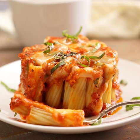 Pasta In A Mug, Rigatoni Pasta Pie, Rigatoni Pie, Baked Pasta Casserole, Microwave Mug Recipes, Pasta Pie, Baked Rigatoni, Rigatoni Pasta, Chicken Crockpot