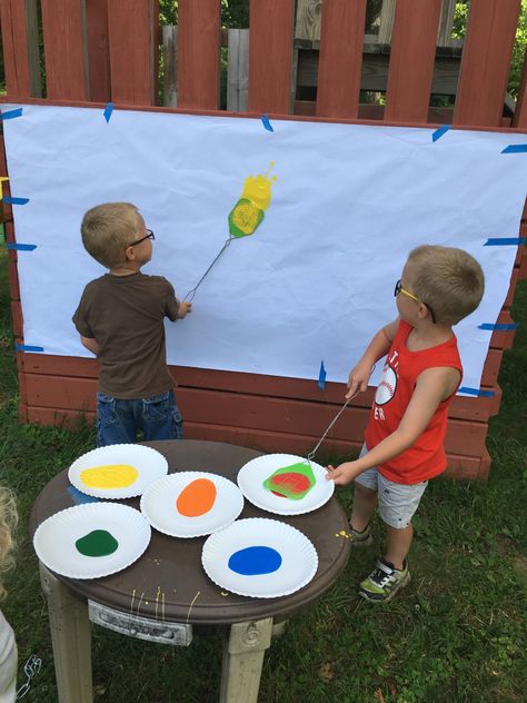 Spiders – My Homemade Life Outside Art Preschool, Outdoor Art Activities For Preschool, Crafts For 3yrs Old Summer, Pool Activities For Toddlers, Preschool Daycare Activities, Outdoor Play Ideas Preschool, Outdoor Provocations Early Childhood, Infant Outdoor Activities, Kids Day Ideas