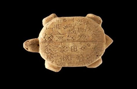 "Oracle Bone Inscriptions", the world's oldest writing system that has not disappeared in history - Arkeonews Mayan Glyphs, Chinese Script, Ancient Writing, Writing Systems, Animal Bones, Old Stone, Mesopotamia, Ancient Chinese, The Field