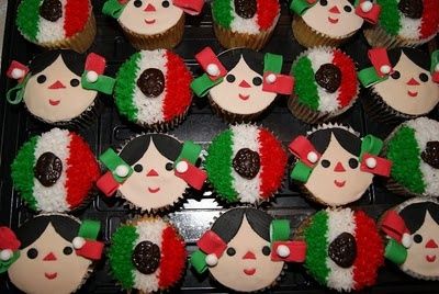 Ideas de cupcakes para estas fiestas patrias | Me lo dijo Lola Mexican Cupcakes, Pizza Cupcakes, Mexican Cake, Mexican Cookies, Fiesta Cake, Unique Cupcakes, Mexican Fiesta Party, Mexican Doll, Mexican Party Theme