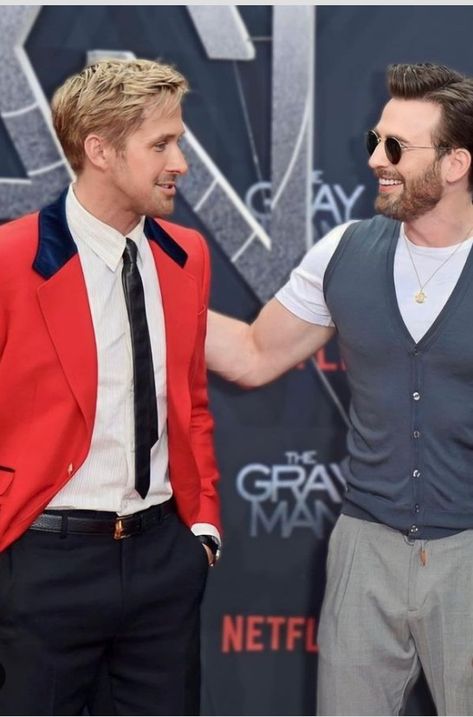 Chris Evans & Ryan Gosling Chris Evans Ryan Gosling, Ryan Gosling, Steve Rogers, Chris Evans, Captain America, Tv, Quick Saves