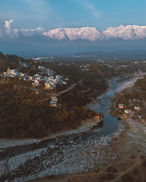 Kangra Valley sky view♥️🤌🏻 📸 @astateoftrnce . Follow @spstourstravel for more !! . . Like Comment Share . @spstourstravel @spstourstravel @spstourstravel 👉sps tempo traveller on rent 👉sps tempo traveller on rent👉sps tempo traveller on rent #spstourstravel #kangra #kangracity #himachalpradesh #himachaldiaries #djiglobal#himachalpradesh #kangdadevi🙏 #himachal #travelawesome #wanderlust #dharamshala #nre #india #nationalbeauty #mountains #valley #fun Kangra Valley, Mountains Valley, Tempo Traveller, Travel In India, Sky View, Himachal Pradesh, India Travel, India, Travel