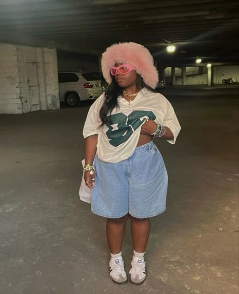 Plus Size Baddie, Plus Size Baddie Outfits, Popular Tv Shows, Fest Outfits, Earthy Outfits, Pose Inspiration, Streetwear Fashion Women, Inspo Outfit, Curvy Girl Outfits