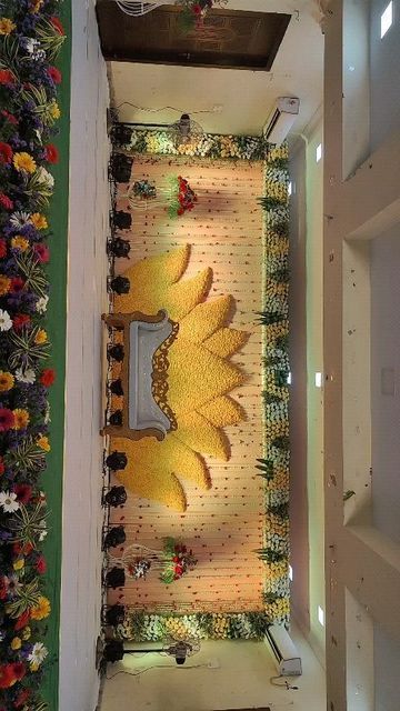 Pelli Decoration, Marriage Hall Decoration, Stage Decoration Photos, Leaf Decor Wedding, Hindu Wedding Decorations, Marriage Hall, Reception Stage, Reception Stage Decor, Hall Decorations