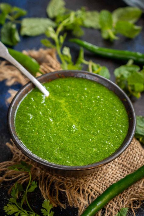 This tangy and spicy Green Chutney (Mint Coriander Chutney, Cilantro Mint Chutney, Indian Green Sauce) is the perfect accompaniment for appetizers or Indian meals. Make it using simple ingredients in under 10 minutes (vegan, can be easily made gluten-free). Green Chutney Recipe, Coriander Chutney, Indian Meals, Cilantro Chutney, Ramzan Special, Mint Chutney, Breakfast Recipes Indian, How To Make Greens, Chutney Recipe