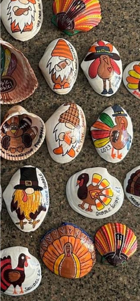 Shell Turkey Craft, Halloween Shell Painting, Conch Shell Painting Ideas, Thanksgiving Rocks, Thanksgiving Painted Rocks, Turkey Crafts, Flower Pot Art, Turkey Craft, Halloween Rocks