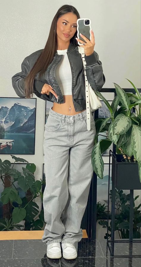 Daisy Wolanski, Looks Hip Hop, Outfit Links, Mode Ulzzang, Bershka Jeans, Mode Zara, Satin Jacket, Outfit Inspo Casual, Hair Tutorials