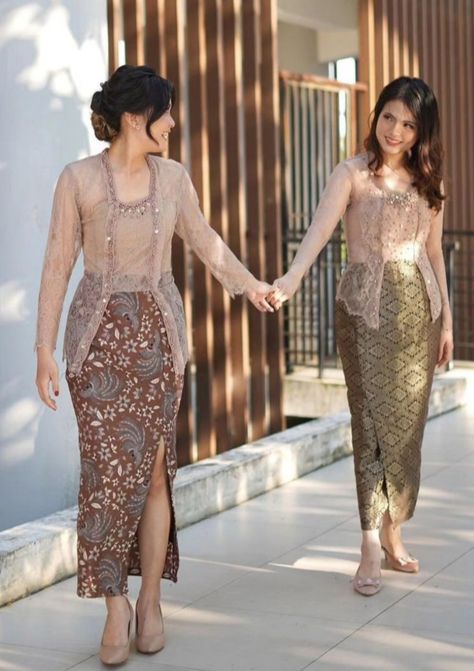 Model Kebaya Modern Wisuda, Kebaya Simple, Mix And Match Outfits Hijab, Braidsmaid Dresses, Kebaya Wedding, Kebaya Modern Dress, Modern Kebaya, Gamis Dress, Kebaya Dress