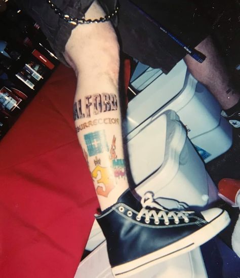 Dimebag Darrell Tattoo, Dimebag Darrel, Vaporwave Wallpaper, Dimebag Darrell, Best Guitarist, Band Stuff, Weird Stuff, Stella Mccartney Elyse, Rose Tattoo