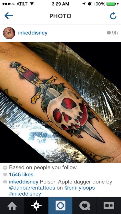 Snow White Poison Apple and Dagger / Tattoo Ideas Poison Apple Tattoo, Snow White Tattoos, Apple Tattoo, Tattoo Disney, Disney Sleeve, Magic Flute, Knife Tattoo, Poison Apple, Theme Tattoo