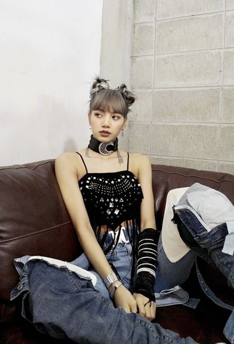 Blackpink Black Outfit, Lisa Clothes, Blackpink Black, China Street Fashion, Lisa Lalisa, Lisa Bp, Innovative Fashion, Outfit Look, Jennie Lisa