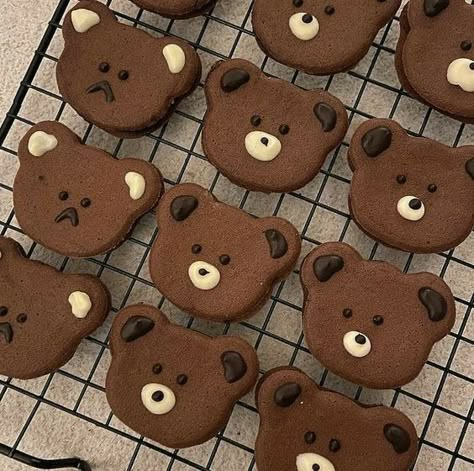 Teddy Bear Cookies, Pastel Cupcakes, Bear Cookies, Cute Baking, Think Food, Cute Desserts, Brown Aesthetic, Cafe Food, Pretty Food