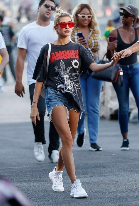 Hailey Baldwin. Hailey Style, Hailey Baldwin Street Style, Estilo Hailey Baldwin, Hailey Baldwin Style, Fest Outfits, Outfits Mit Shorts, Summer Closet, Bohol, Cooler Look