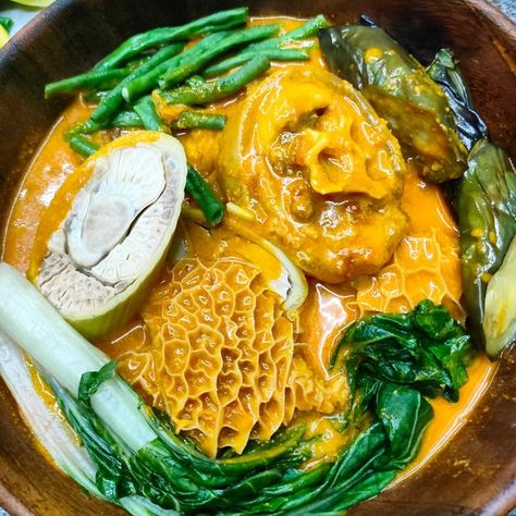 oxtail & tripe kare kare | peanut, oxtail, sauce | how to cook oxtail & tripe in peanut sauce | By Churva's place Oxtail Recipe, Korean Stir Fry, Oxtail Recipes, Kare Kare, Filipino Dishes, Peanut Sauce, Filipino Recipes, How To Cook, Stir Fry