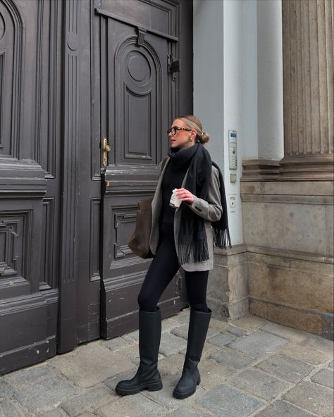 Fall colors 🤎 Outfit details: Glasses: @newbottega Blazer: @zara Scarf: @ganni Legging: @asos Boots: @zara Bag: @zara Männer Abteilung #outfitinspiration #autumnoutfits #autumncolor #simpleoutfit Colors Outfit, Asos Boots, Zara Scarf, Blazer Zara, Zara Bag, Bag Zara, Zara Bags, Colourful Outfits, Outfit Details