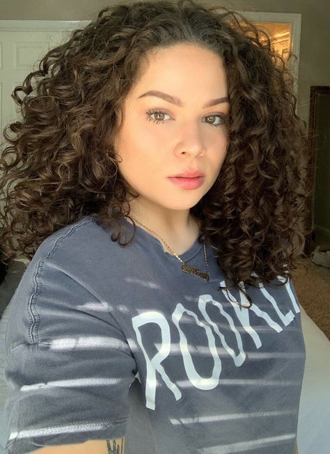 3a medium length curly hair 3a Curly Hairstyles, Curl Cut, 3a Curly Hair, 3a Hair, Oval Face Shape, Shoulder Length Curly Hair, Medium Length Curly Hair, Curly Haircuts, Cute Curly Hairstyles