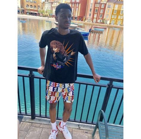 NBA player Shai Gilgeous-Alexander of the Los Angeles Clippers styled a Reba tee-shirt with a pair of $88 Eric Emanuel “EE Basic Shorts“. Ee Shorts Outfit Men, Eric Emanuel Shorts Outfit, Shorts Outfit Men, Ee Shorts, Eric Emanuel Shorts, Shai Gilgeous Alexander, Calm Fits, Eric Emanuel, Fits Streetwear