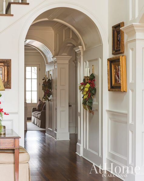 Archways In Homes, Glam Pad, Southern Homes, Classic Home Decor, Southern Home, Entry Way, Traditional Christmas, Southern Style, Classic House