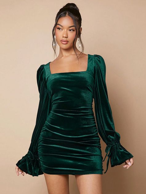 Verde Fiesta Collar manga larga Tela tejida Liso Apretado Embellished Elástico Alto Green Dress Christmas Outfit, Dress Christmas Outfit, Velvet Green Dress, Velvet Dresses Outfit, Green Dress Outfit, Velvet Dress Short, Dress With Bell Sleeves, Long Sleeve Velvet Dress, Bell Sleeve Dress