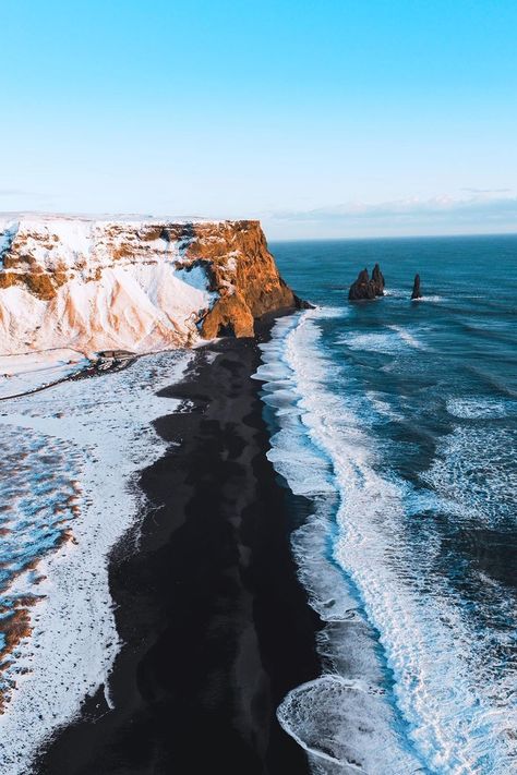 Think you recognise Reynisfjara Beach in Iceland? It has captured many hearts and ignited the imaginations of people all over the world, not just those who have visited the region, due to its many appearances on both the small and the silver screens. Fans of Game of Thrones, Star Trek and Star Wars may recognise it as they have all had scenes filmed here. ⁠ ⁠📍Reynisfjara Beach, Iceland⁠ 📷 @h0rdur [IG] Reynisfjara Beach, Iceland Bucket List, National Geographic Expeditions, Black Sand Beaches, Thingvellir National Park, Cheap Flight, Cheap Flight Tickets, Fairy Queen, Flight Tickets