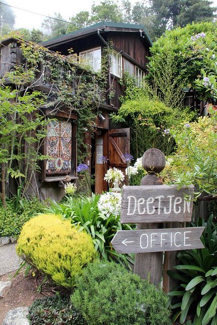 California Historical Landmarks -- Monterey County -- Big Sur -- Deetjen's Big Sur Inn Boho Exterior House, Big Sur House, Heather Taylor, Forest Camp, Lifestyle Website, Farm Business, Eating Breakfast, California Living, Hippy Chic