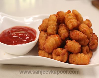 How to make Fried Gnocchi, recipe by MasterChef Sanjeev Kapoor Fried Gnocchi Appetizer, Fried Potato Gnocchi, Deep Fried Gnocchi, Fried Gnocchi Recipes Easy, Fried Gnocchi Recipes, Gnocchi Appetizer, Gnocchi Fried, Recipe For Gnocchi, Gnocchi Italian