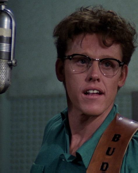 Gary Busey in The Buddy Holly Story (1978) Gary Busey, Fastest Man, Buddy Holly, Retro 90s, Aesthetic Vintage, Personalities, 90s Fashion, Worship, How To Start A Blog