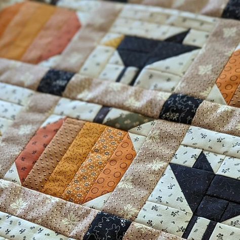 Pumpkin Quilts Patterns, Autumn Quilts Patterns, Fall Quilt Ideas, Quilted Pumpkins, Halloween Quilts Ideas, Patchwork Pumpkins, Pumpkin Quilts, Sewing Blocks, Crow Quilt