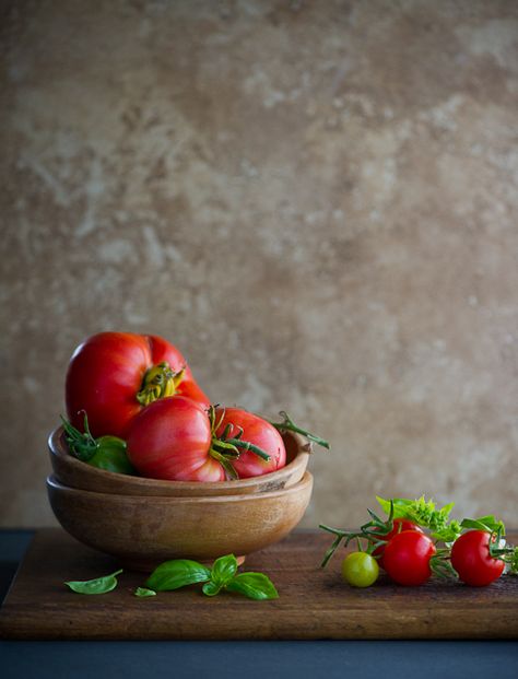 Heirloom Tomato Salad Recipes, Heirloom Tomato Salad, Tomato Recipe, Tomato Salad Recipes, Los Angeles Food, 12 Tomatoes, Heirloom Tomato, Strong Arms, Food Photography Inspiration