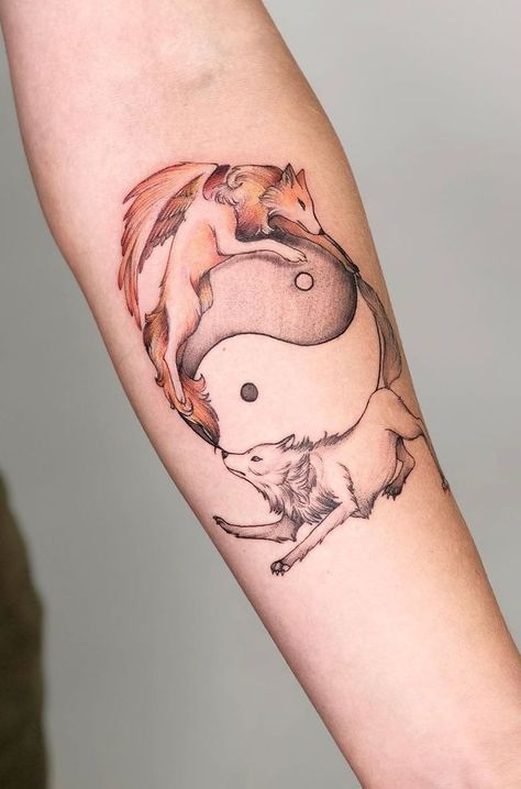 Wolf Tattoo Forearm, Fox Tattoo Design, Beautiful Wolf, Abstract Tattoo Designs, Sign Tattoo, Circle Tattoos, 1 To 100, Wolf Tattoo Design, Fox Tattoo